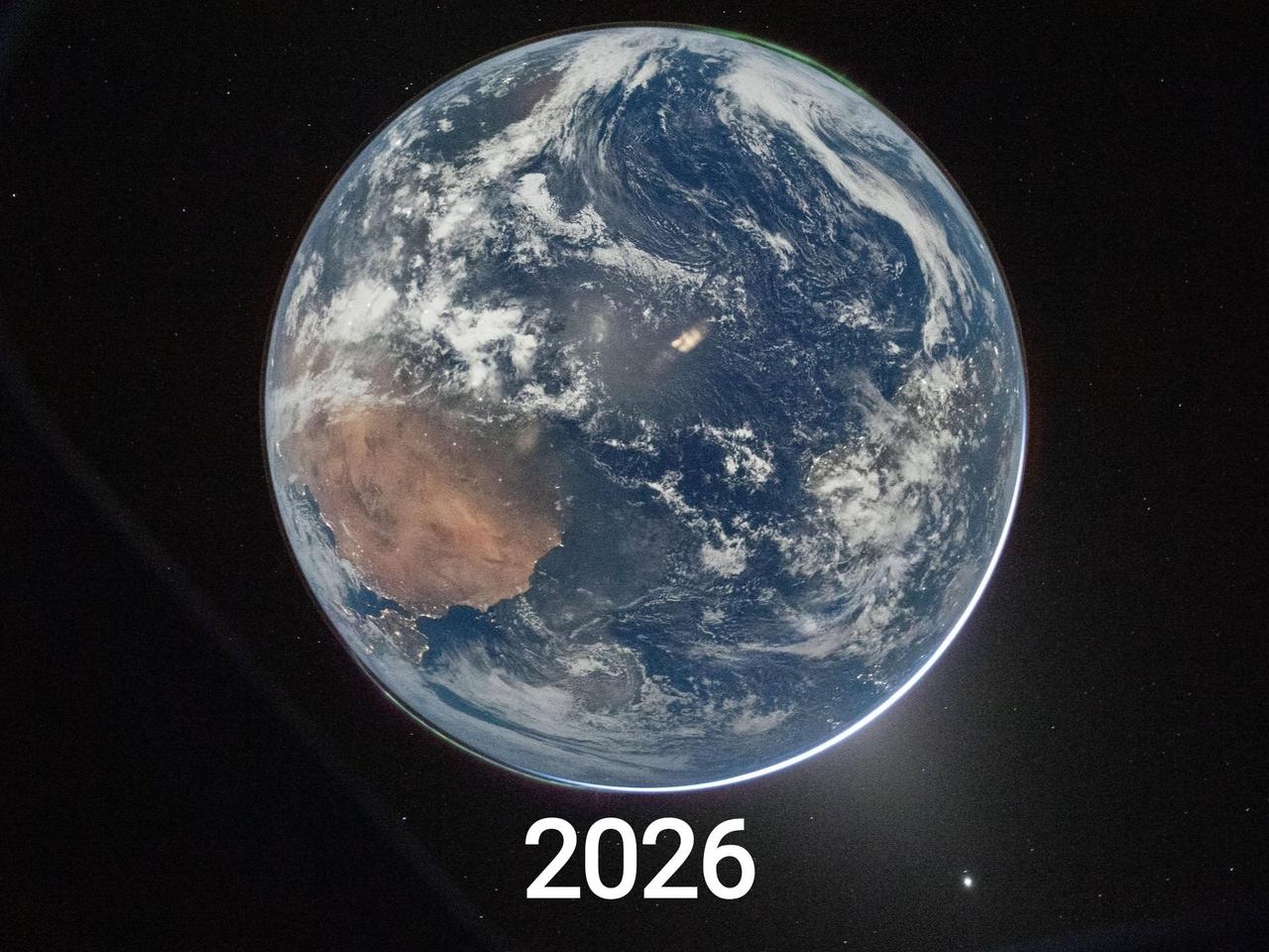 这是猎户座飞船的宇航员最新拍摄的一张地球照片，这张照片看起来非常不可思议，因为你