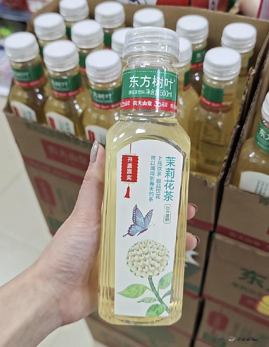 你不爱喝东方树叶太正常了，觉得它又贵又没味儿，就像“泡乏了的隔夜茶水”。这几乎是