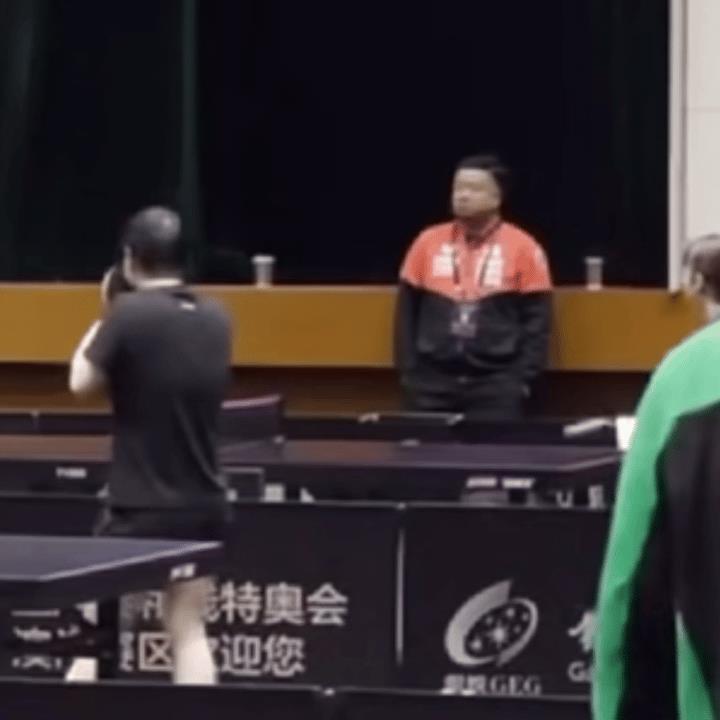澳门冠军赛的训练场，大腾沙月过来搭讪莎莎聊天了，本来就喜欢聊天的莎莎热情的和大腾