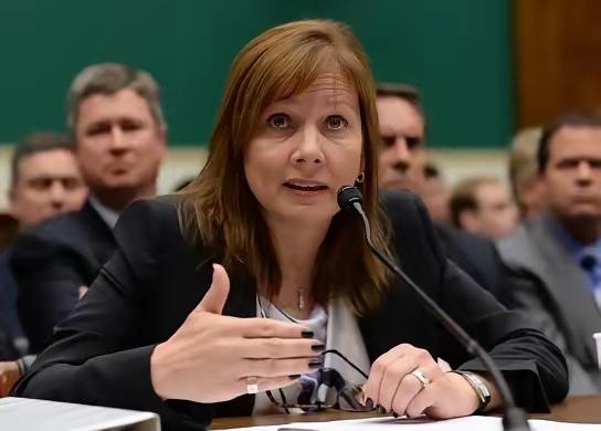 路透社最近放了个猛料，直接炸了汽车圈。美丽国那家历史悠久的燃油车企，竟向所有中国