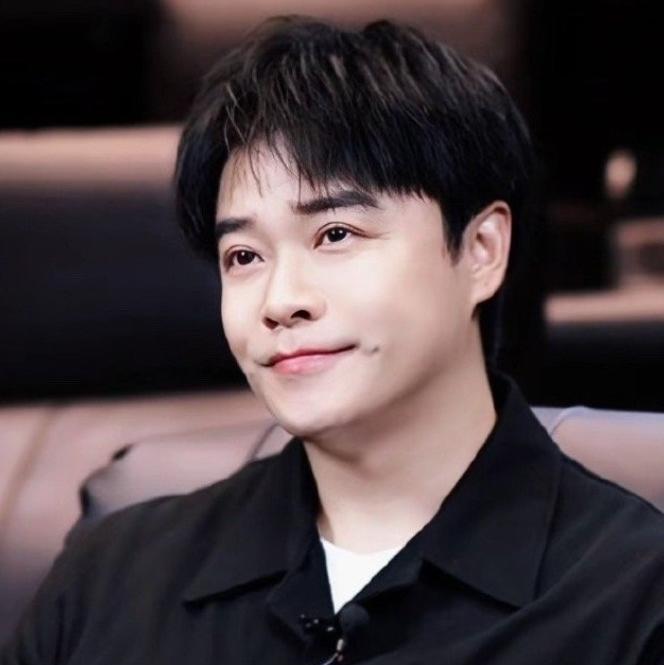 陈思诚这次玩真的。他让一个想死的人，去照顾一群快死的人。蒋龙演的章小兵，揣着