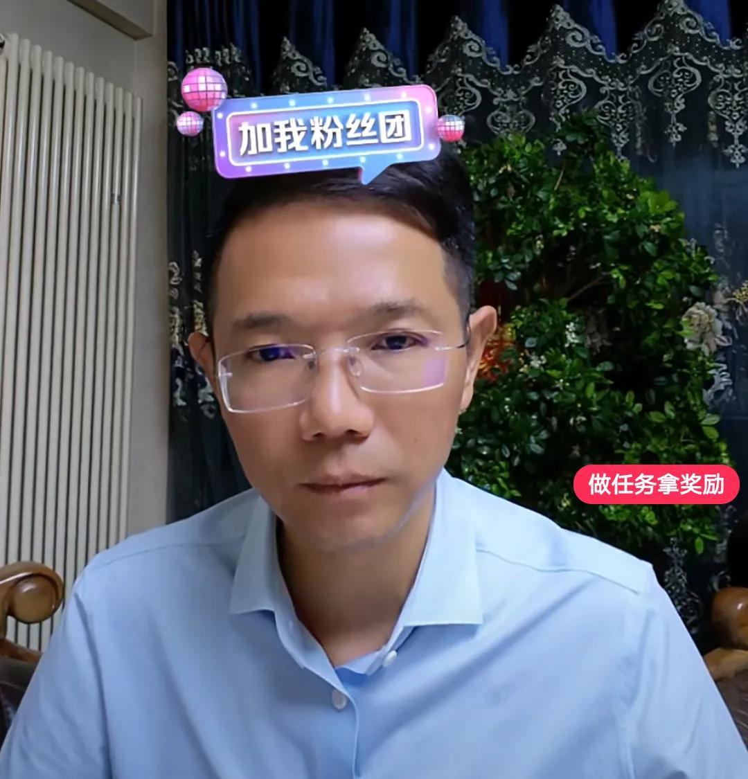 李律晚上八点直播，直播间2千多人！李律目前有200多万粉丝，难怪有许多同行，