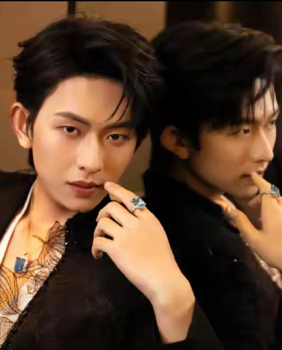 深圳这夜，短剧演员集体走红毯，没了团队包装和十级滤镜，瞬间“现原形”！