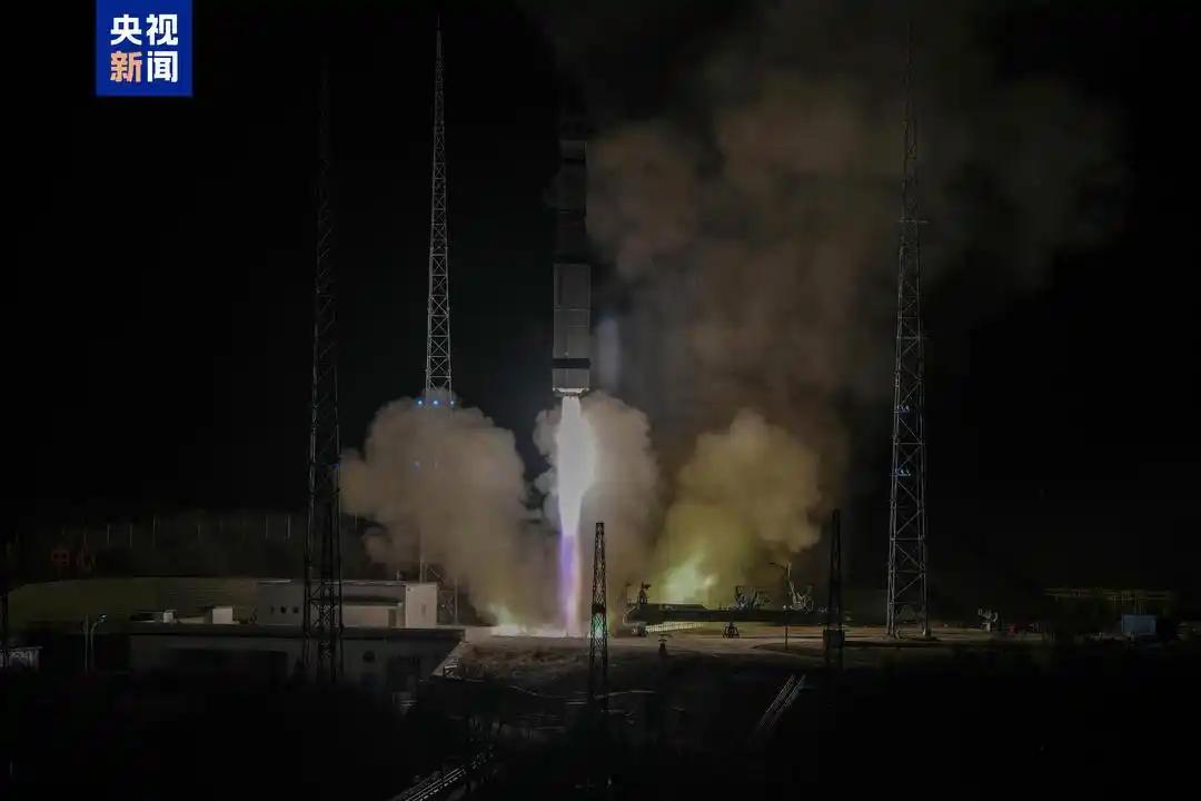 巴基斯坦卫星上天了，我们帮别人发射的，跟自己有啥关系？4月25日晚上8点15