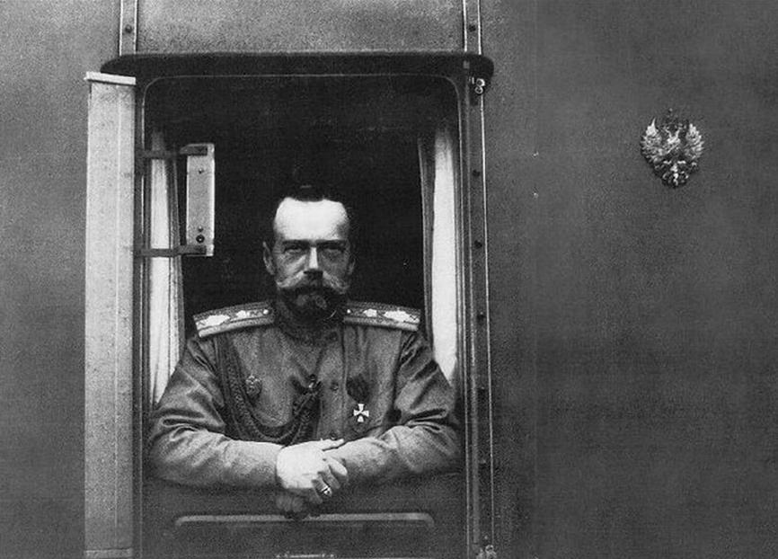 门捷列夫死前最后一次拿起笔，不是为了修正他那名垂青史的元素周期表。这位天才化