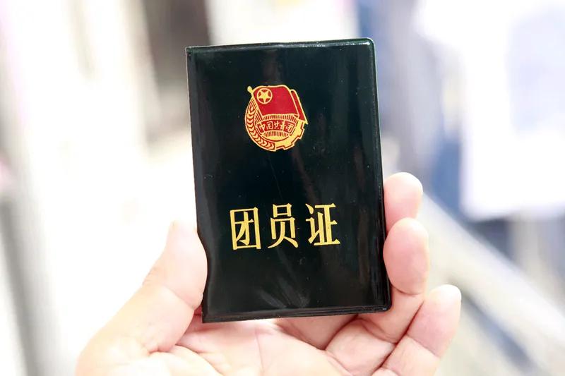 一次参加升学宴碰巧和儿子初中班主任坐一桌，席间班主任主动解释我儿子初中为什么没入