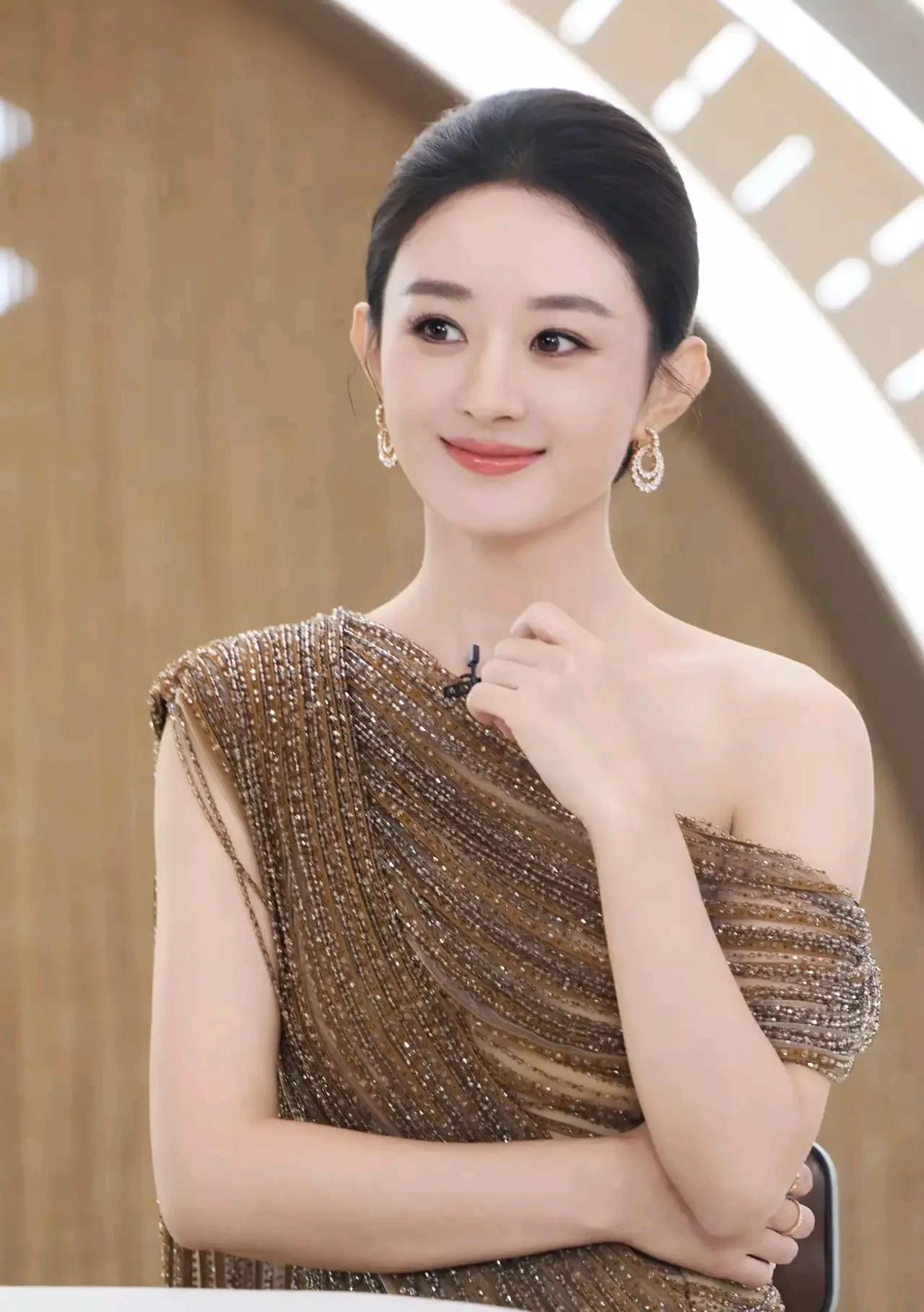 我说句实话，以后能看到赵丽颖演出的电影或电视剧是越来越少了，不是因为她演的不好，