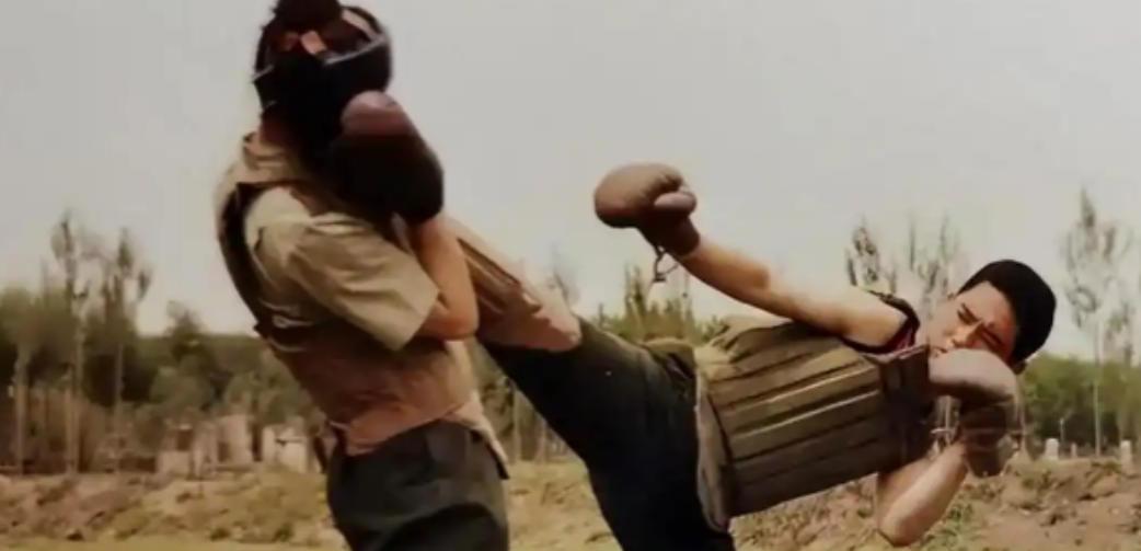 1995年7月8日，为了抓捕乔立夫，兰州警方决定以8对1。这8个人，均是精选出来