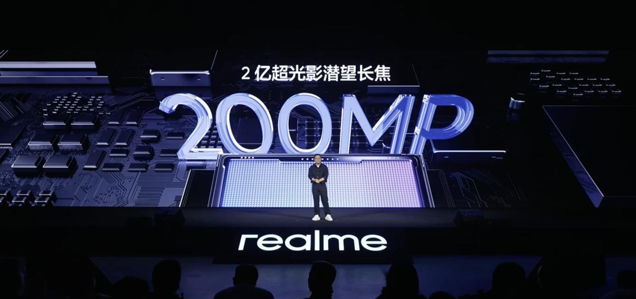 真我GT8Pro，还有两亿像素的潜望式长焦，这应该是所有子系旗舰的都没有的了。