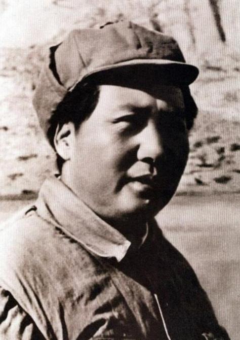 1966年，美国制定了一个美女暗杀计划，目标是毛主席，他们派出了一个培养了多年的