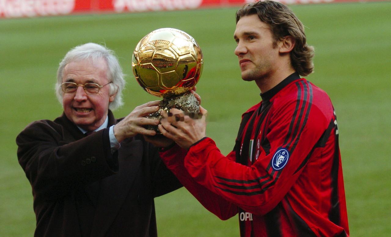 马萨拉谈03年欧冠决赛：点球大战五五开，最后主罚的舍瓦异常冷静前AC米兰前锋马萨