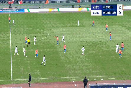 虽然天津津门虎主教练于根伟表示中场休息室批评了陈哲宣，俱乐部也会处罚，但是陈哲宣