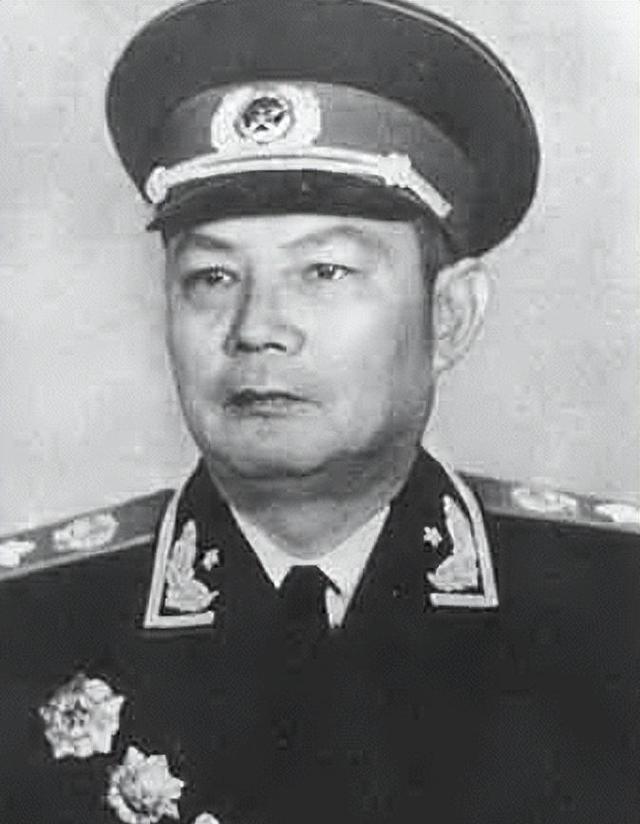 1984年，87岁叶剑英病重，中央已计划追悼会，紧急关头，钟南山将他拉出了鬼门关