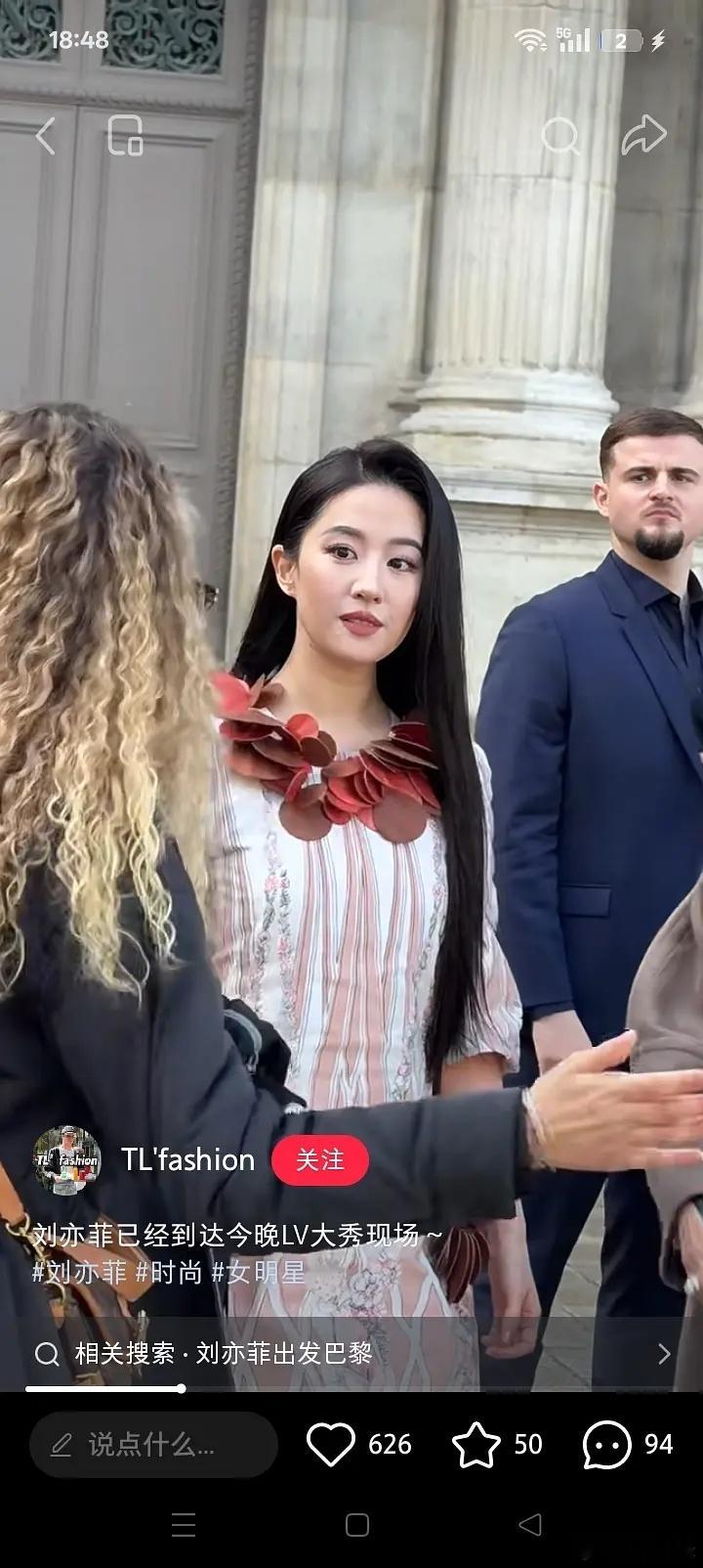 我觉得刘亦菲已经不是胖的问题了她脸型变了就是中年人的那种脸了