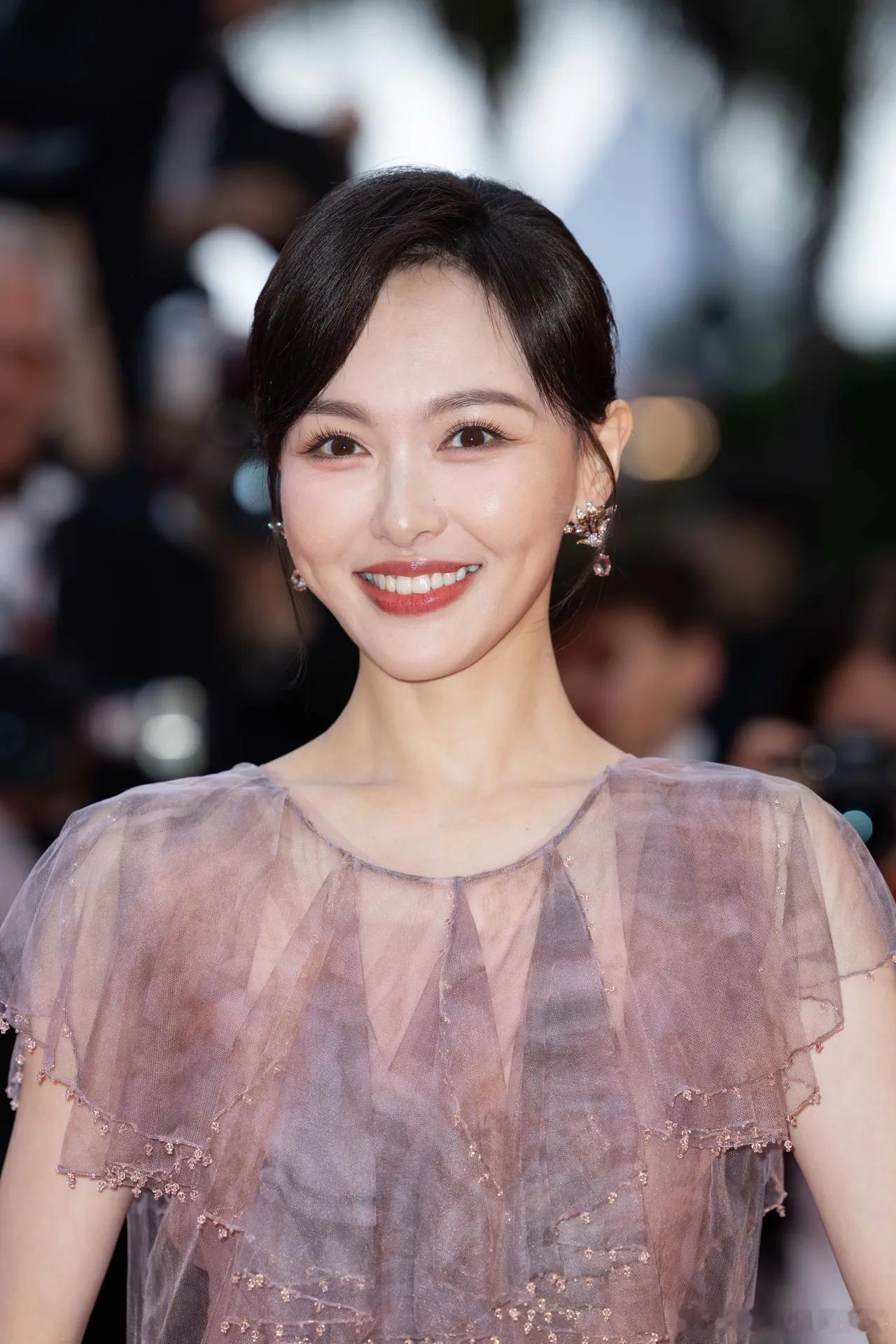 第78届戛纳电影节当地时间2025年5月16日，主竞赛单元影片《爱丁顿》首映红毯
