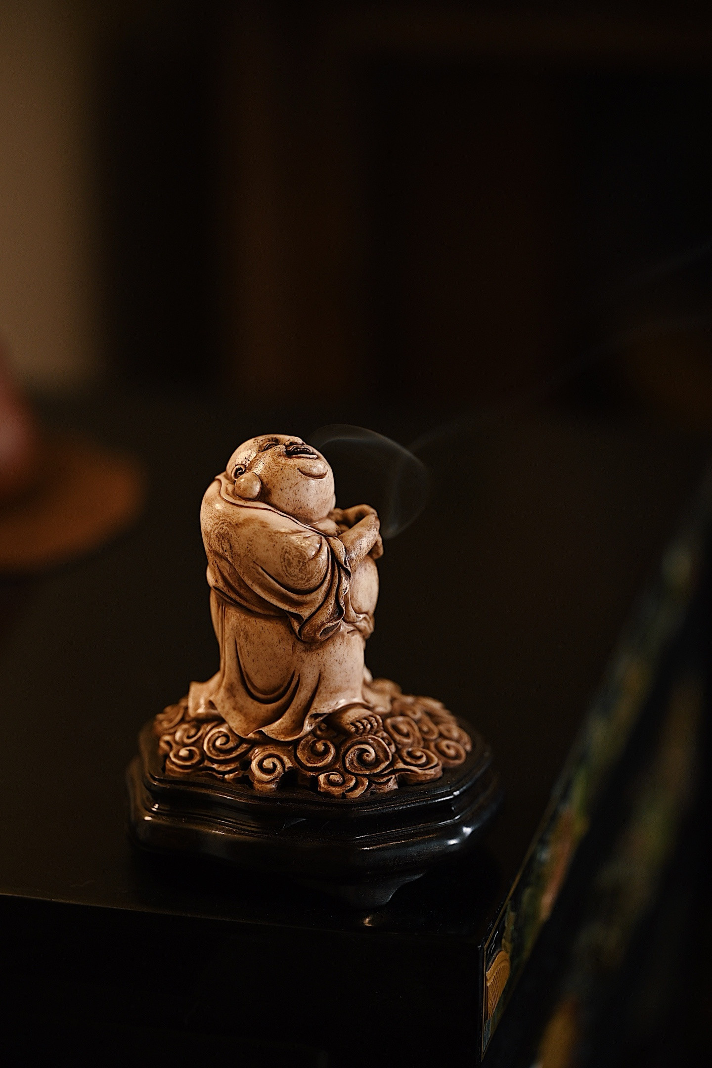 鹿角仿古|比心弥勒香炉仿古细腻，雕刻弥勒双手比心，笑意盈盈，焚香出烟，一派