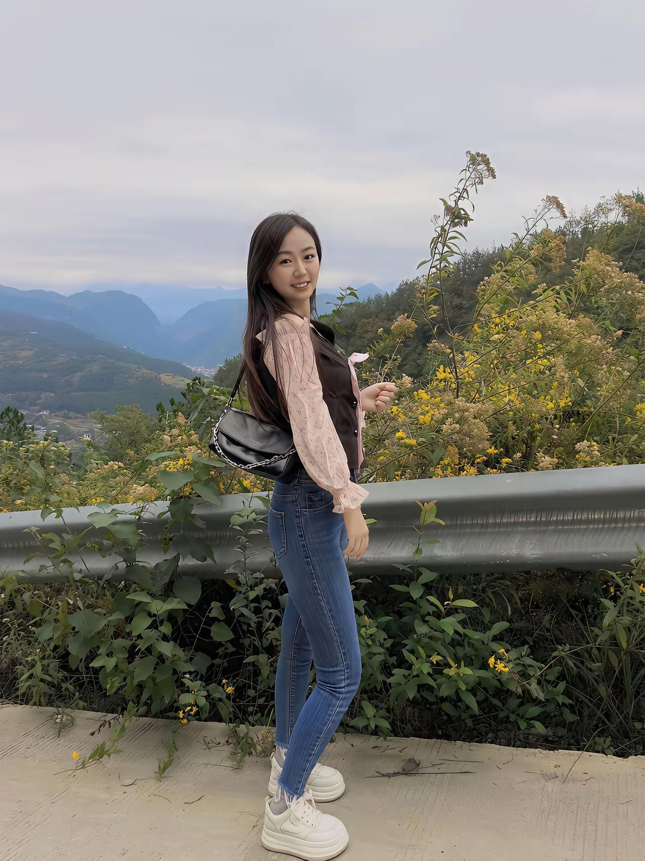 这是我的小姨，今天刚从广东打工回来，也没有带男朋友回来，难道长大不够优秀，还是山