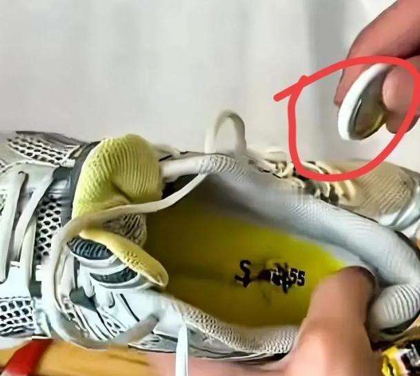 “终于有人做了大家想干却不敢干的事了！”德国一男子曾将藏了GPS追踪器的鞋子，捐