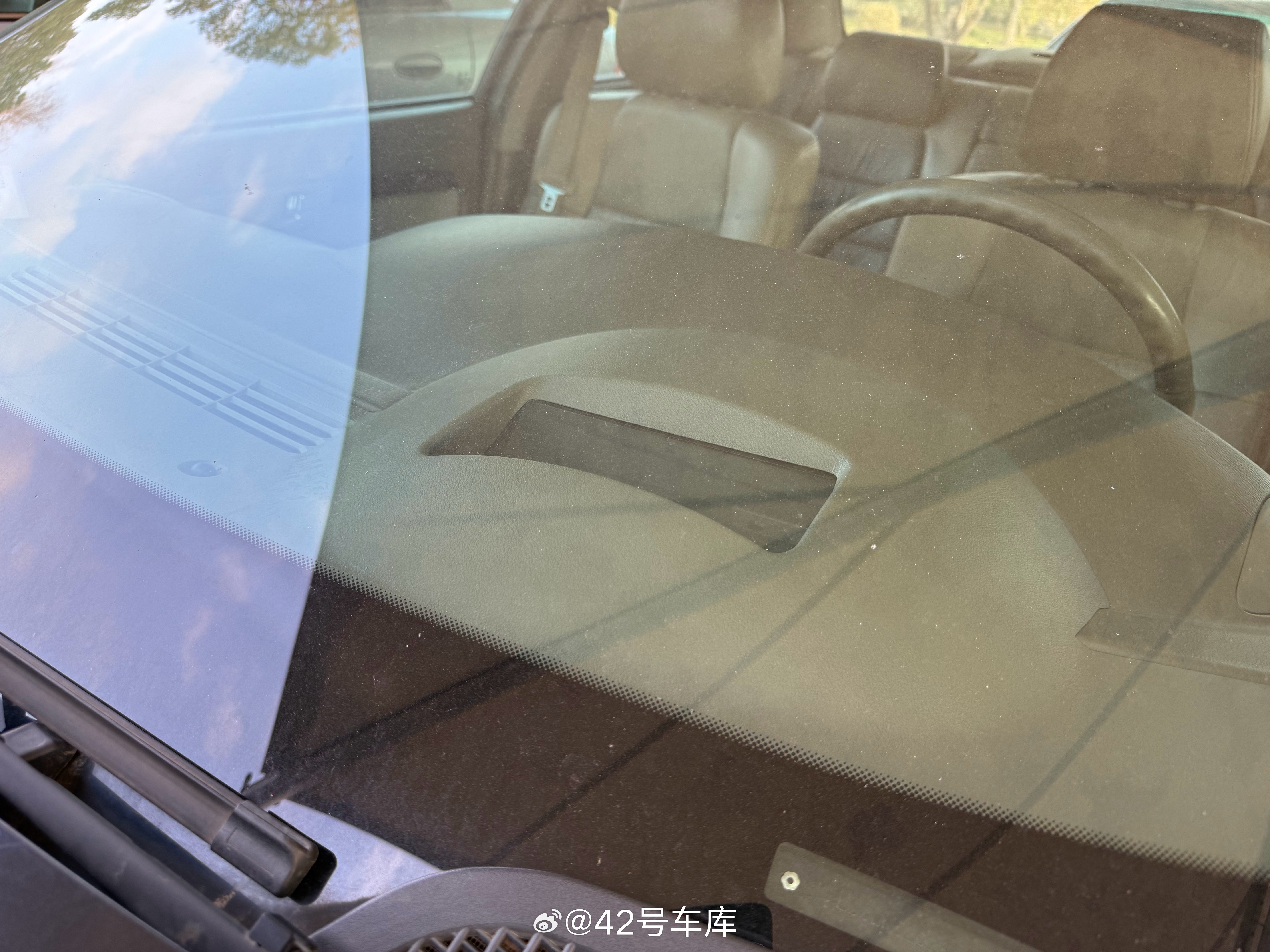 遇到一辆别克老君威，这也是国产的第一代（2002-2008年），没想到那会