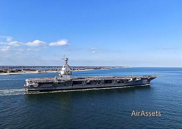 15年磨一舰刚海试就落伍！福建舰硬核超车美航母全球军迷都在围观这场“新旧对