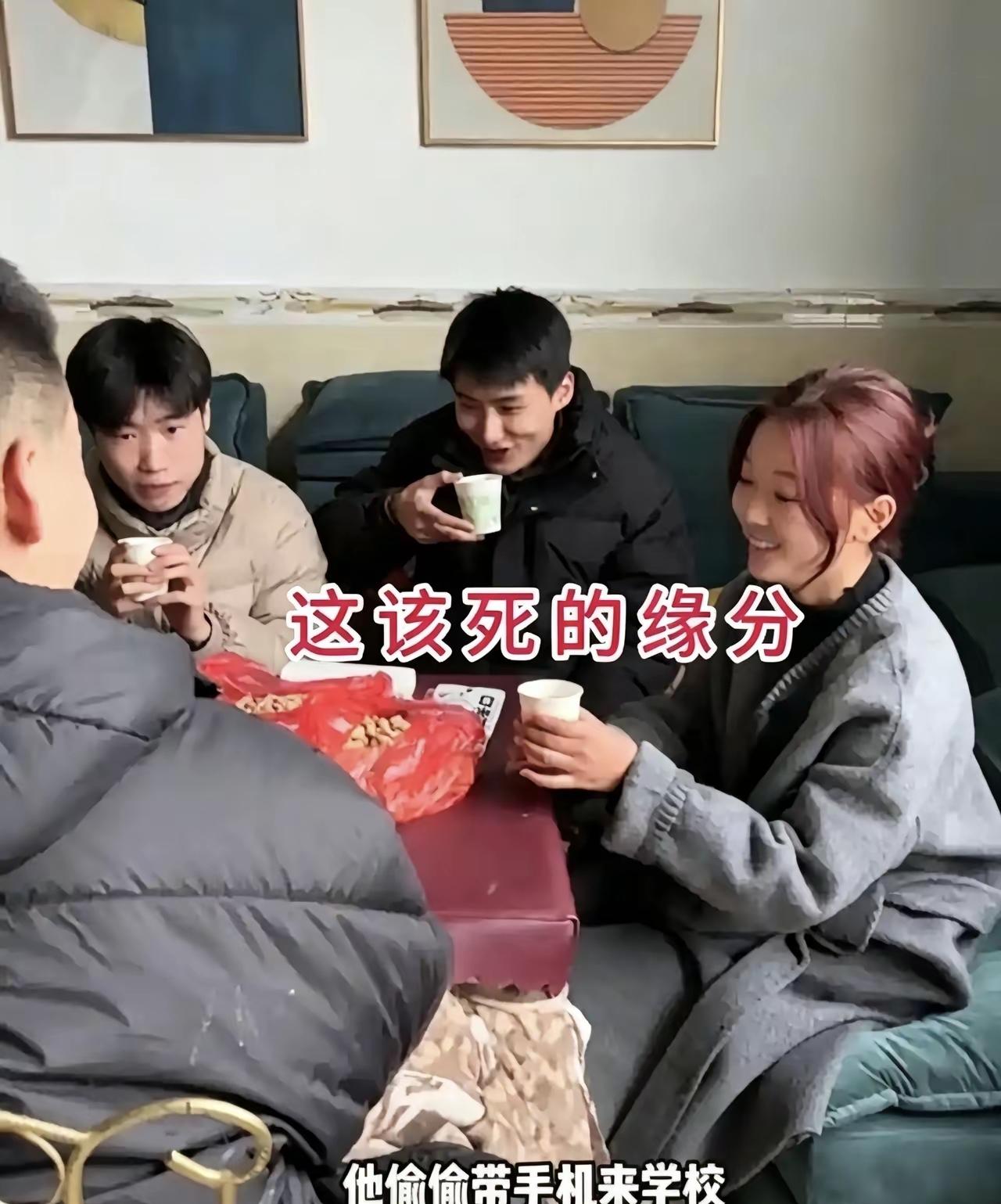 河南27岁小伙抱着试试的心态去相亲，推门一看，对面坐着的竟是自己多年没见的初中女