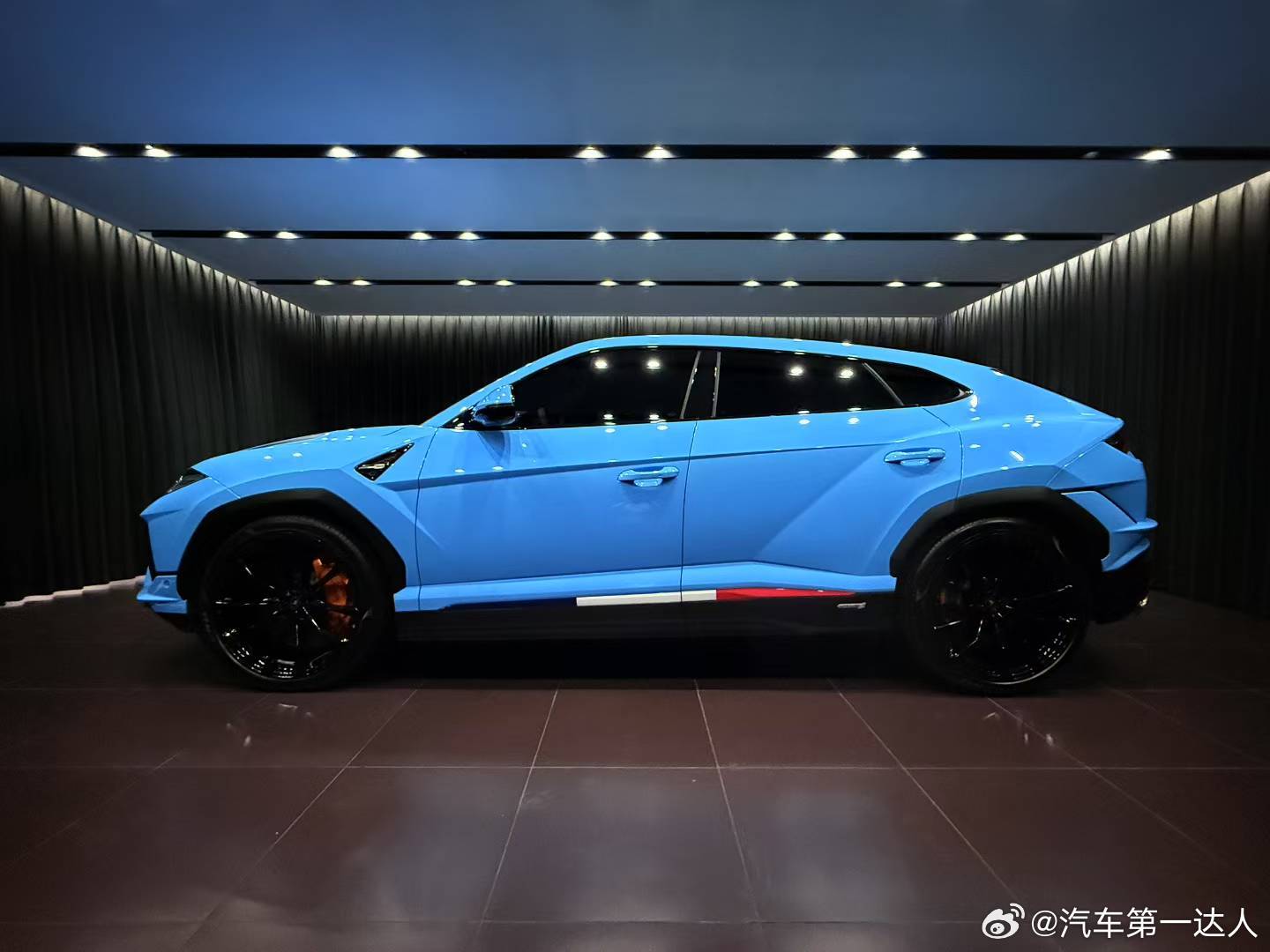 兰博基尼UrusS，原厂选配17w特殊漆，Babyblue蓝，唯一配色​​