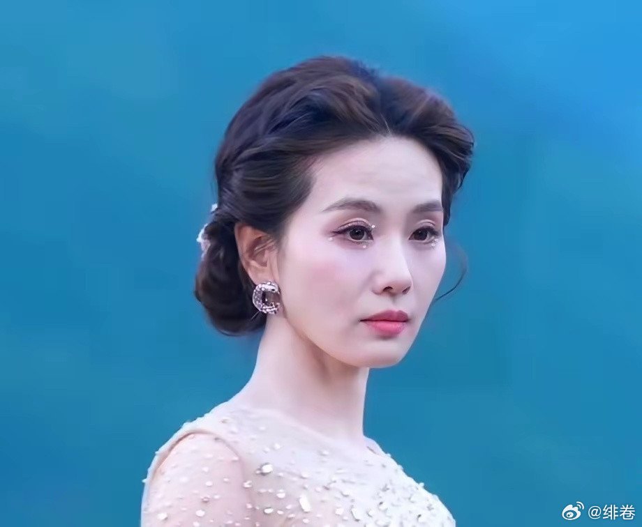 50岁的李小冉和不到40的刘诗诗，谁更好看？