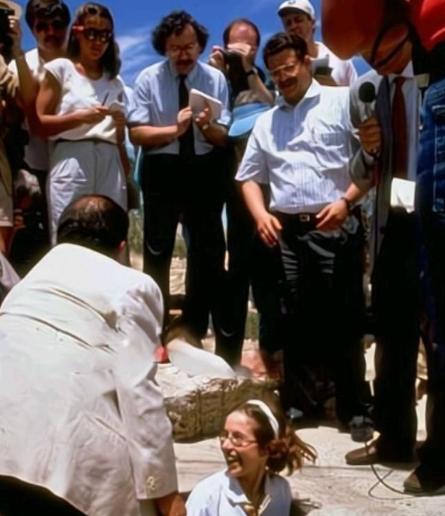 "时间是否存在？"1989年，美国为了证实时间是否存在，特意让一名少妇在封闭的地