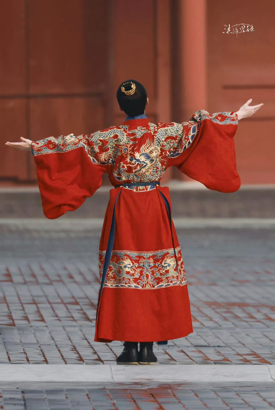 哈哈哈哈哈哈哈哈哈哈哈哈哈哈哈，没错18号了！！！！又开始笑成毅和欢瑞到期不续！