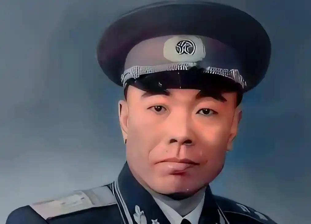 曾泽生起义后全家被抓，蒋介石下令处决，滇军同乡调重兵包围宪兵团强行劫狱。战场起义