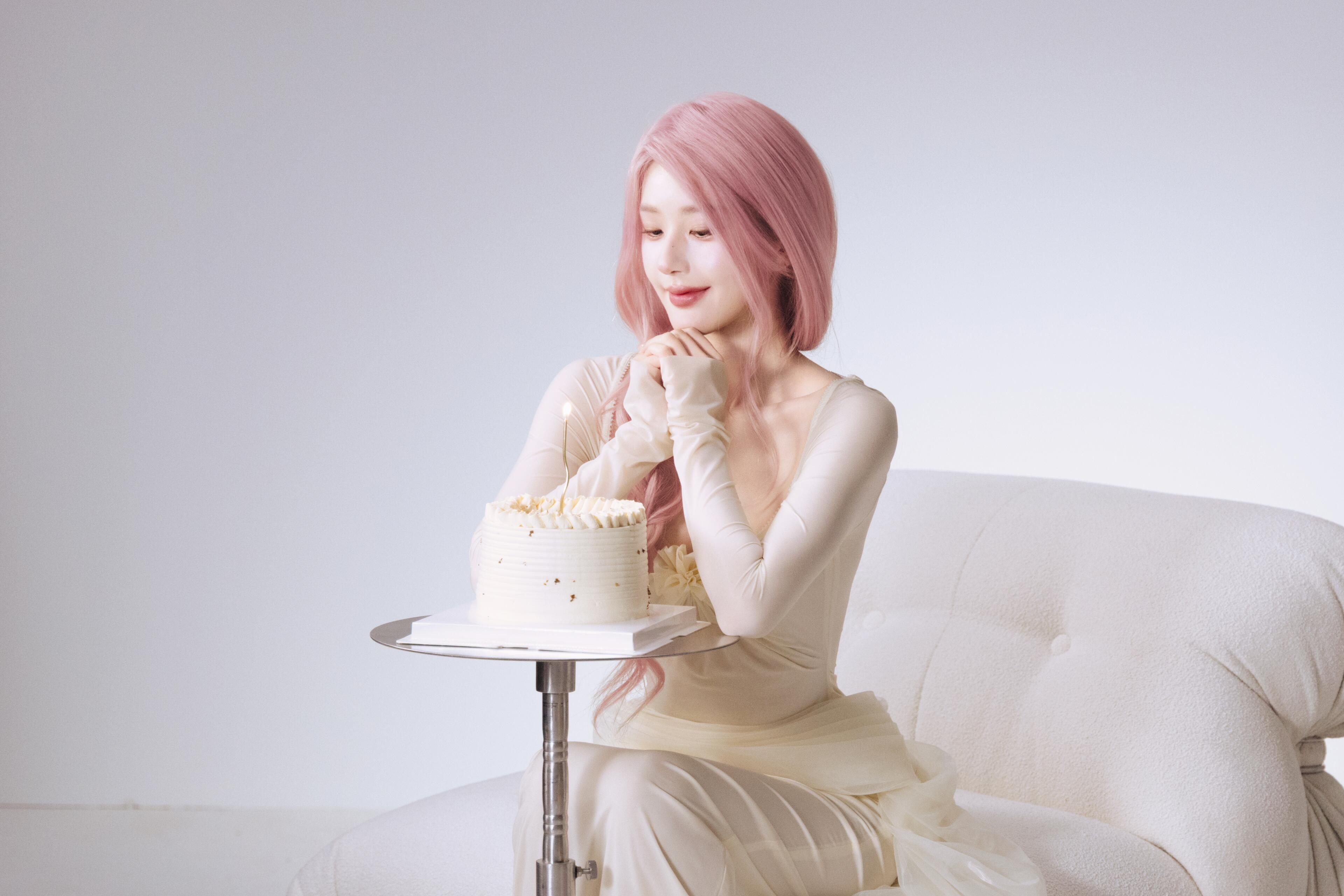 女神粉发咋也这么美🥹上次粉发还是芭莎！！赵露思​​​