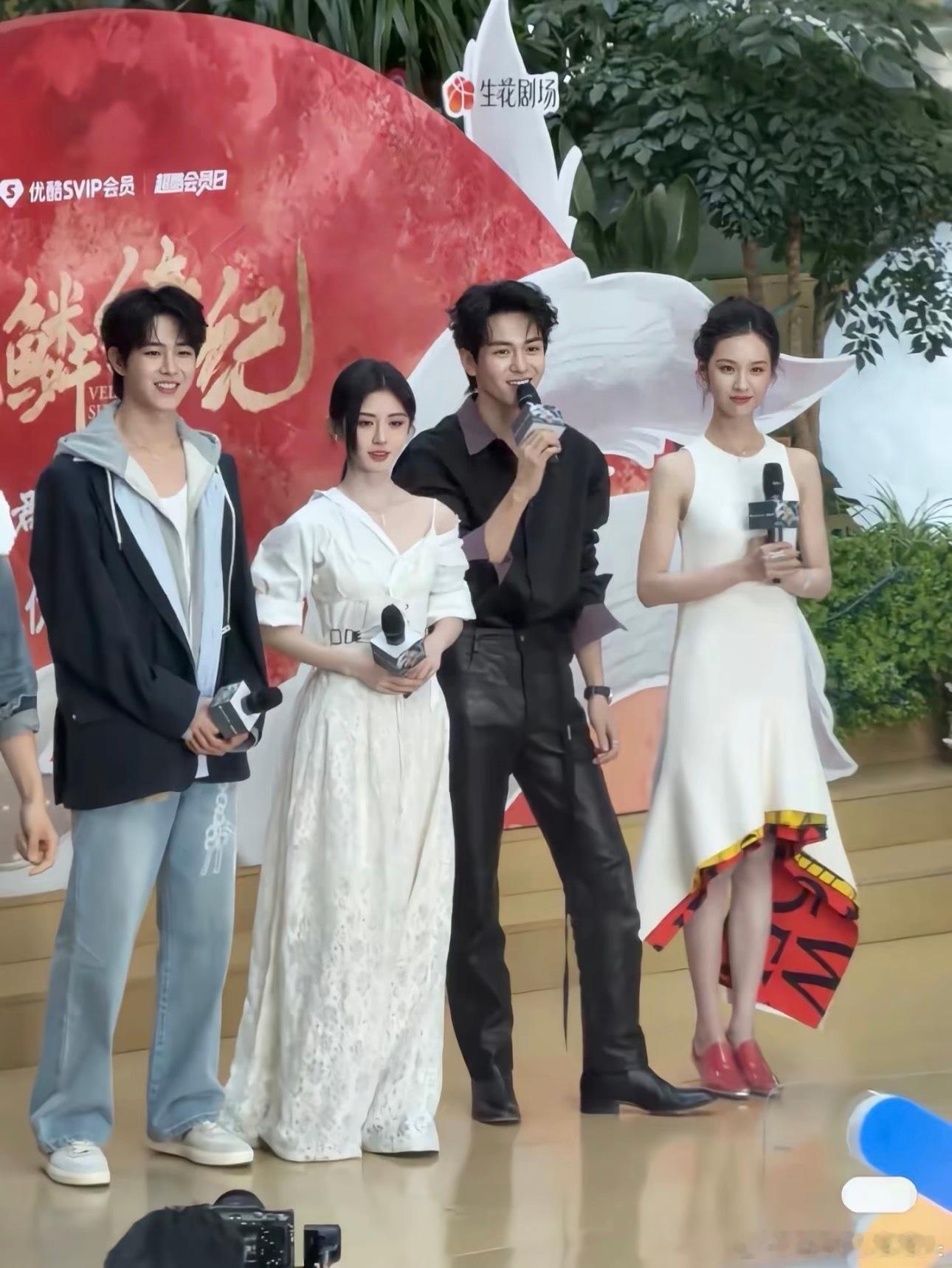 小🍊这个鞋跟好高走路不会摔跤吗