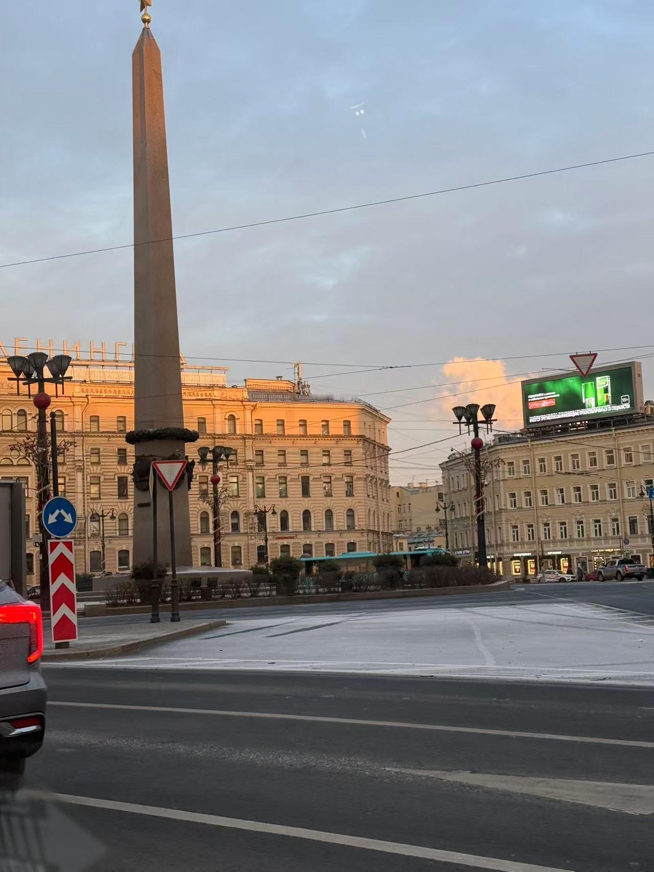 民办高中最终要与公办高中竞争：昨天下午，我和一个老同事在办公室谈民办高中的发展