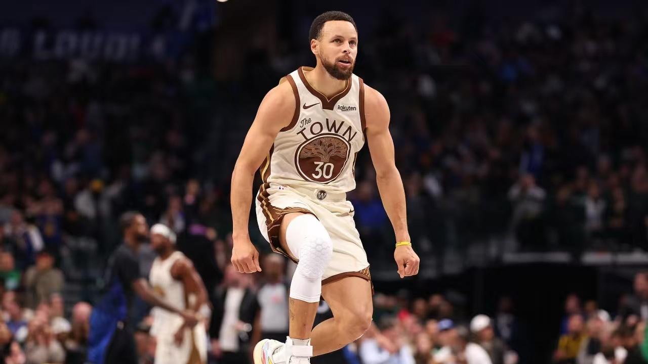 库里末节伤退！勇士底薪捡宝，波杰8中1引争议