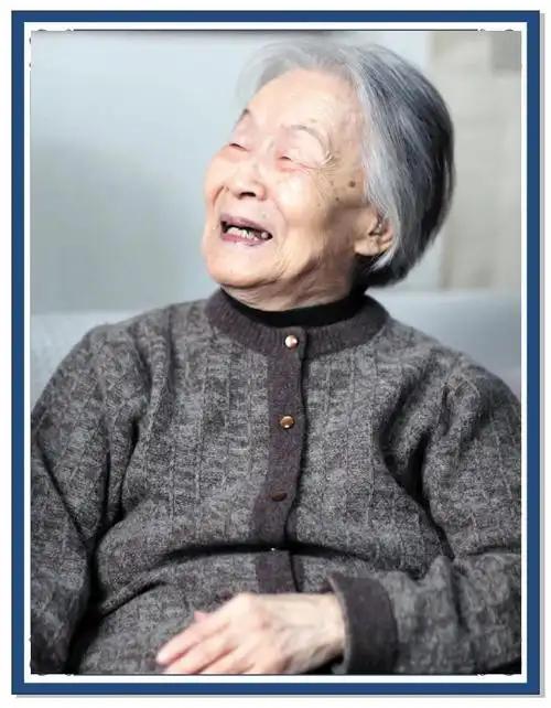 如果你曾经历过至亲的离去，一定读懂过杨绛先生在《我们仨》里写下的那句话：“我们