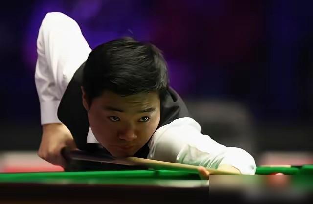 丁俊晖世锦赛抽到下下签，对手曾把他剃光头！这对手叫吉尔伯特，圈里人称土豆哥。