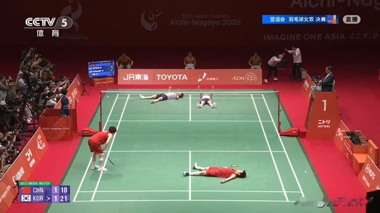 泪流满面了[哭哭][哭哭]好惨烈的女双决赛！111分钟，刘圣书拼到腿抽筋，腿不能