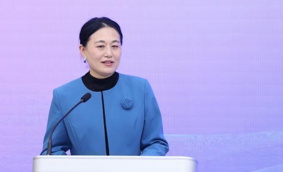 年仅57岁的清华女教授张爱玲去世了不是因为疾病带走了她也不是贫穷带走她了，而