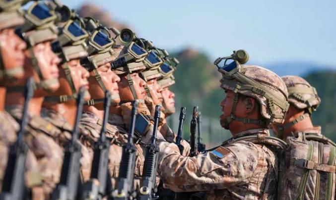 大阅兵踢正步1厘米误差很难吗？相当难，但普通人也能练！关键在这几点大阅兵里徒步