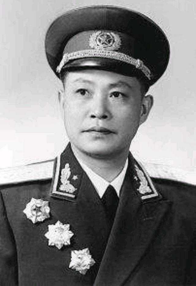 1938年，日军制造了高洪口大屠杀后，黄新廷想要报仇，但贺龙不许，并且还撂下一句
