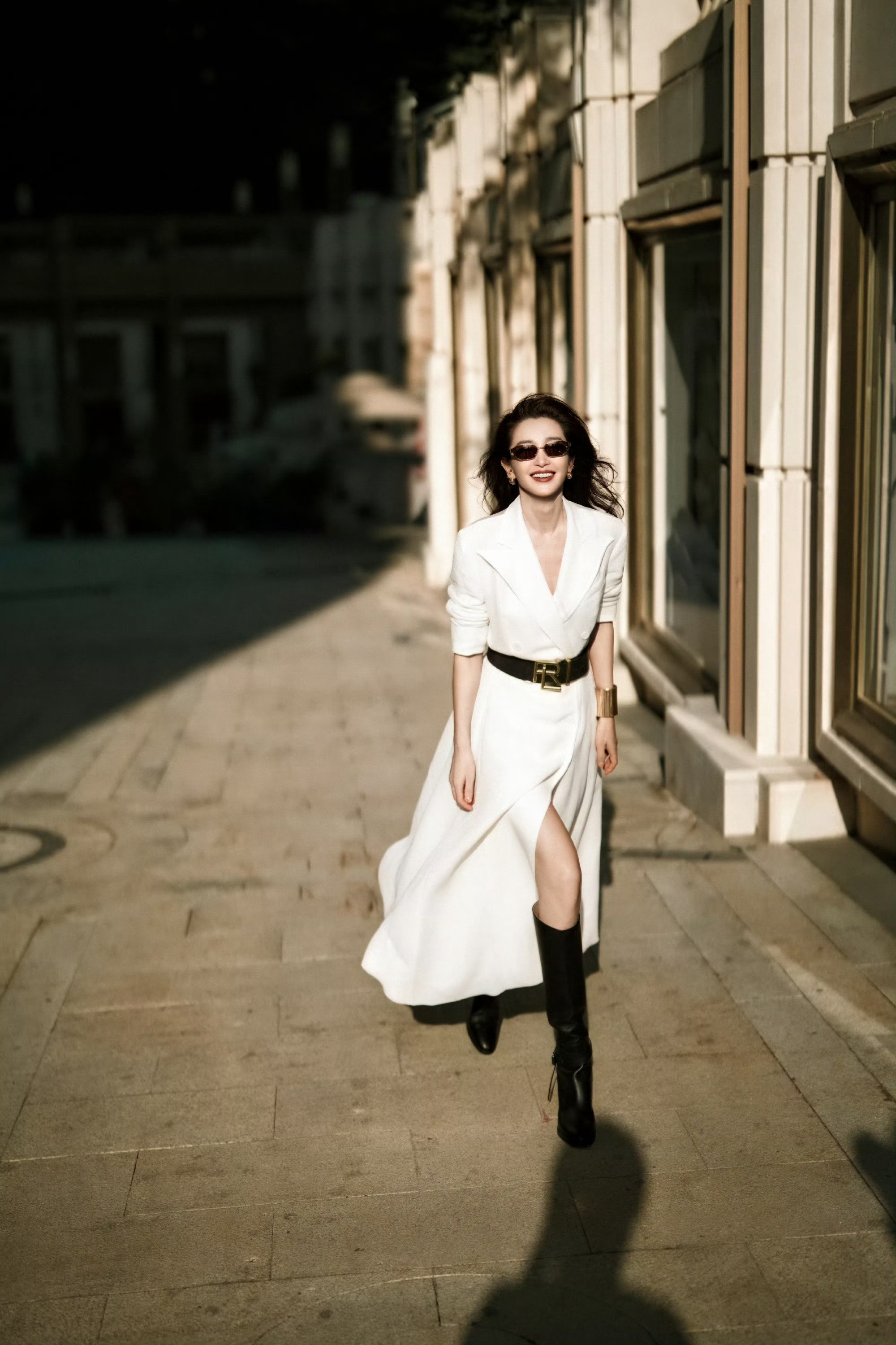 李冰冰启岁向新，自有风华照路。