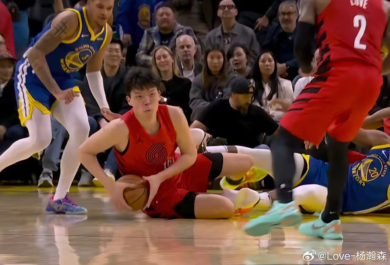 杨瀚森杨瀚森打勇士，上场12分钟33秒，3分2篮板1失误，投篮1/3，全部来自
