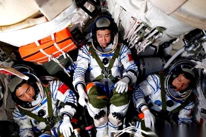 网上都在刷“中国速度”，9天。美国371天，俄罗斯286天。这数字看着是爽，