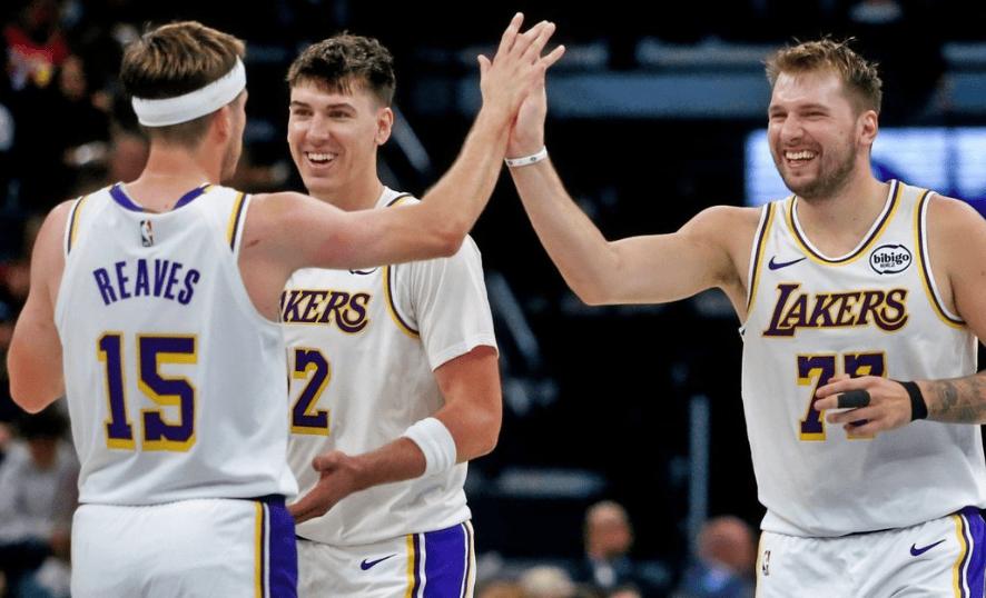 才发现一个问题，里夫斯东契奇艾顿，这三个人年纪居然差不多里夫斯跟艾顿都是