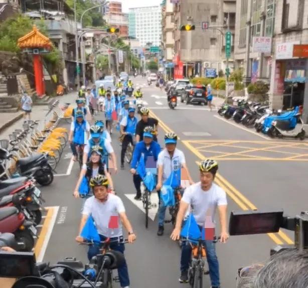 国民党立委赖士葆今天邀请台北市长蒋万安等人骑自行车车扫反罢免。蒋万安在活动开始前