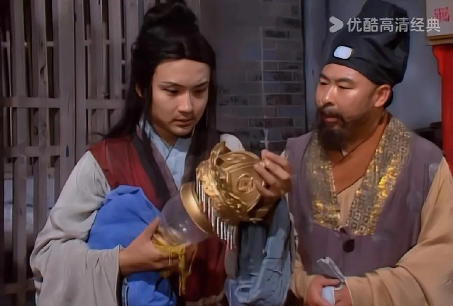 再看#红楼梦#原来宝玉守到最后的，不是通灵宝玉，而是黛玉送的那盏琉璃灯！旧版《