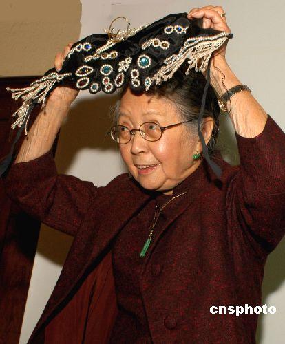 她从不体检，爱喝隔夜茶，35岁远嫁美国后，隐居后院几十载，90岁查出癌症硬抗不化