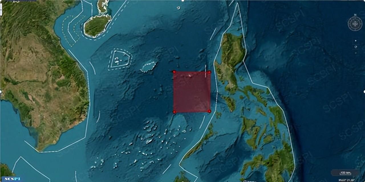 这就是现实版的“农夫与蛇”。菲律宾前脚刚在黄岩岛划下“禁飞区”，后脚自家的船就在