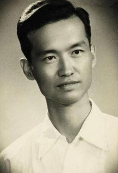1947年，国军少校被俘，连长正要审问，他摇了摇头，说：“同志，你级别太低，不用