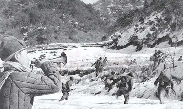 志愿军攻入汉城，发现李奇微的睡衣，彭德怀：不好！立刻停止追击彭德怀闻讯匆匆赶